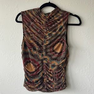 Super cute vintage print shirt